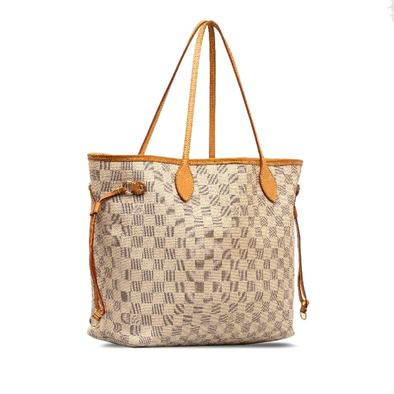 Ladies Louis Vuitton Petite Malle bags with a star - shaped charm for cutenessLouis Vuitton Damier Azur Neverfull MM (th5jKA)