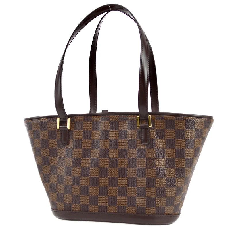 Ladies Louis Vuitton Petite Malle bags in a pastel color for a soft lookLouis Vuitton 2005 Damier Manosque PM N51121