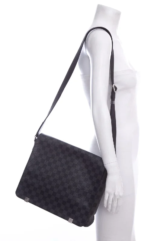 Louis Vuitton Alma bags with a leather - wrapped handle for a luxurious feelLouis Vuitton 2010 Daniel Graphite Damier Handbag