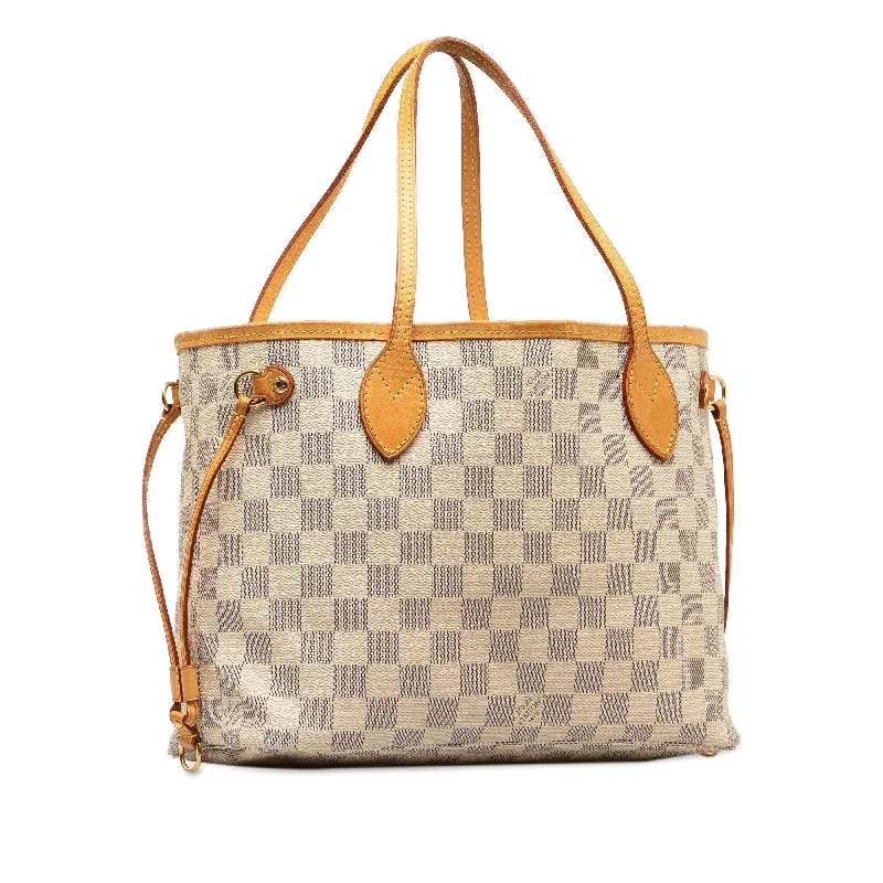 Ladies Louis Vuitton Petite Malle bags in a pastel color for a soft lookLouis Vuitton Damier Azur Neverfull PM (JeBr2j)