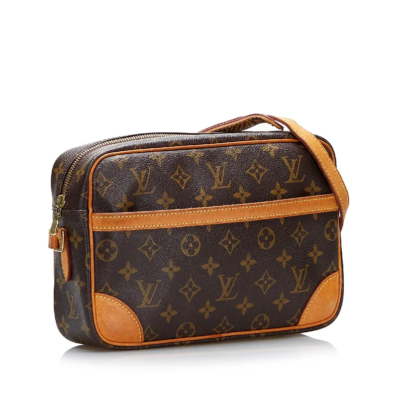 Louis Vuitton crossbody bags with a keychain holder for practicalityLouis Vuitton Monogram Trocadero 27 (SHG-BcdmuK)