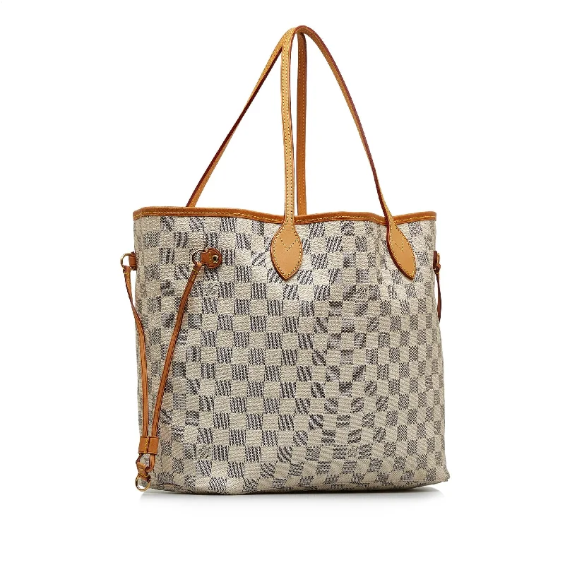 Louis Vuitton Twist bags with a contrast - colored interior for visual interestLouis Vuitton Damier Azur Neverfull MM (Ljgxm5)