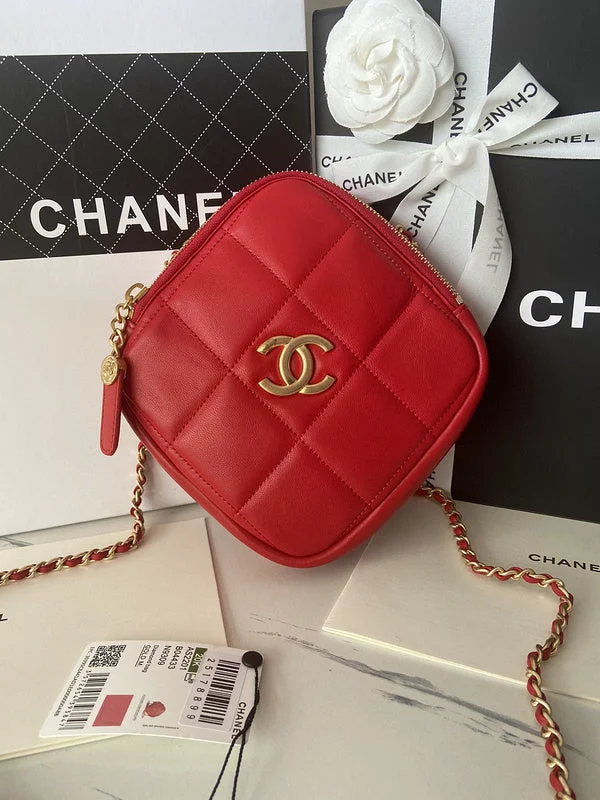 Chanel Quilted Leather Shoulder Bag for FashionistasChanel -Bags - CHL Bags - 325