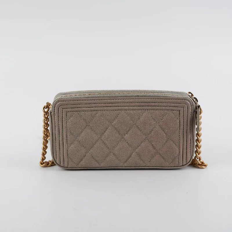 Chanel Lightweight Handbag for Daily ErrandsChanel Two Toned Clutch on Chain