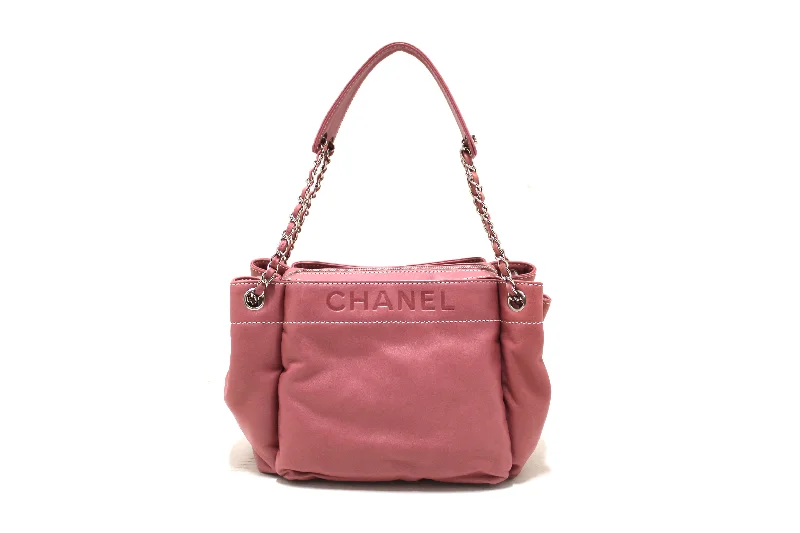 Chanel Lightweight Handbag for Daily ErrandsChanel Pink Lambskin Leather Shoulder Bag