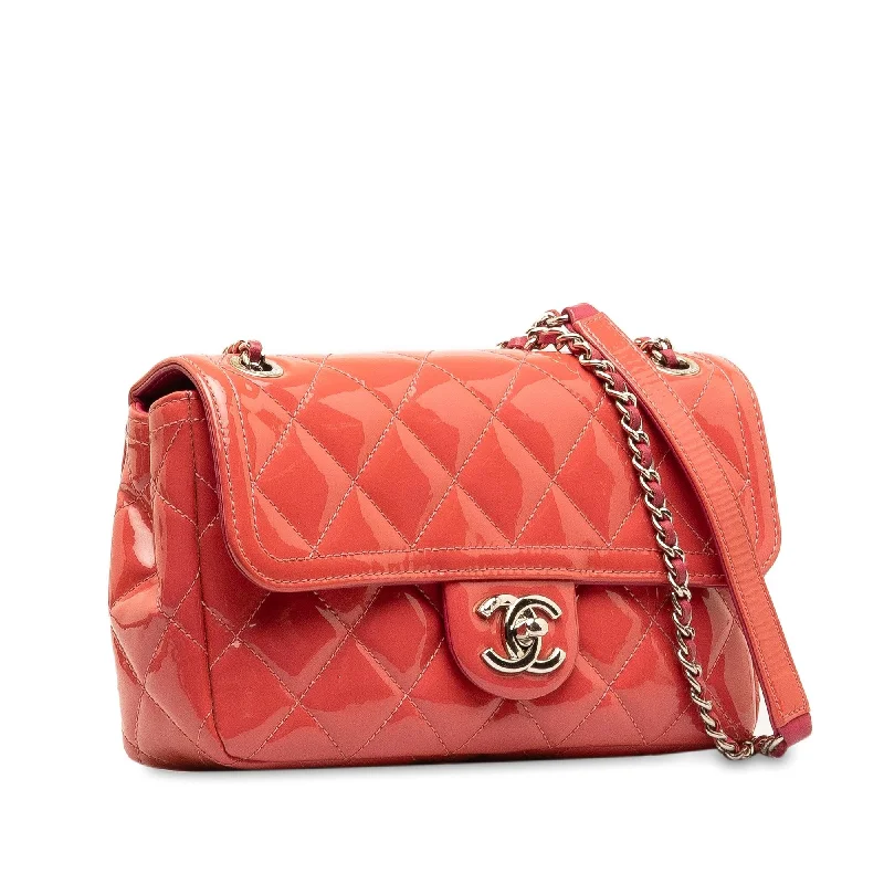 Chanel Handbag with Adjustable Strap for ComfortChanel Small Patent Coco Shine Flap (Y18gc2)