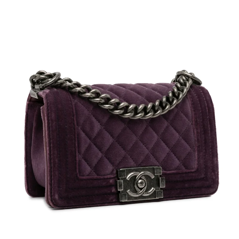 Chanel Lightweight Handbag for Daily ErrandsChanel Small Velvet Boy Flap Bag (rAA1LD)