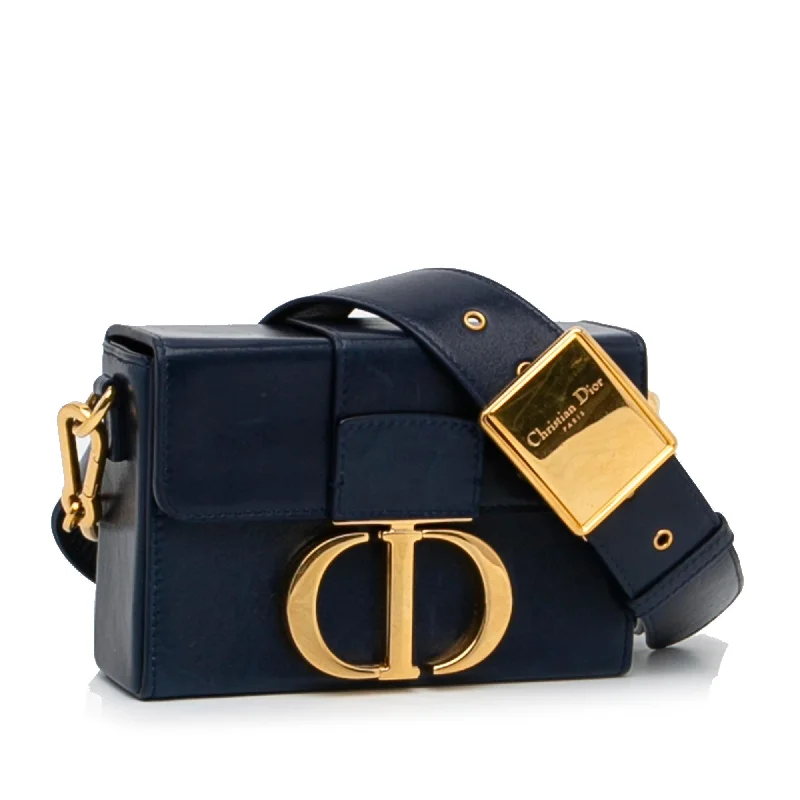 Stylish Christian Dior shoulder bags with a tassel - adorned zipperDior 30 Montaigne Flap Bag (WMttgJ)