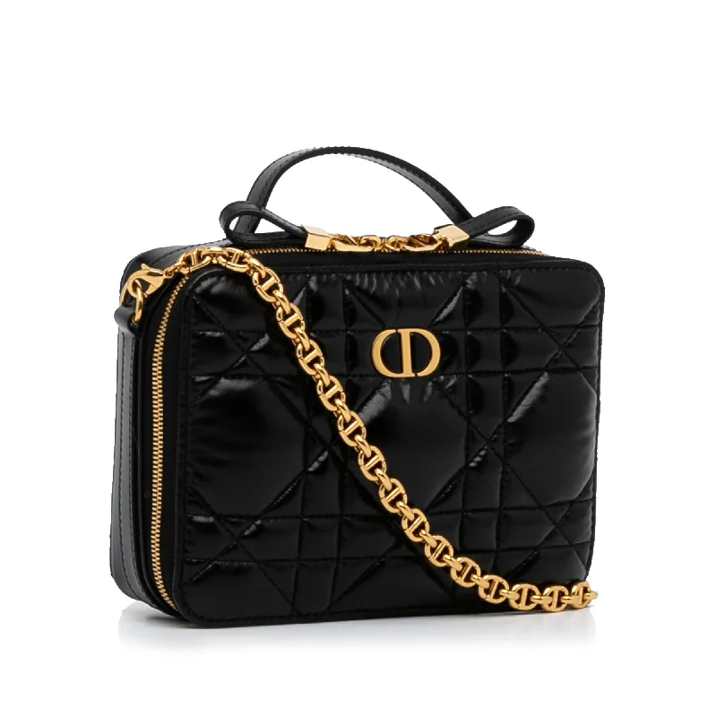 Christian Dior bags with a quilted pattern and gold - toned hardwareDior Macrocannage Caro Box Bag (QoKajt)