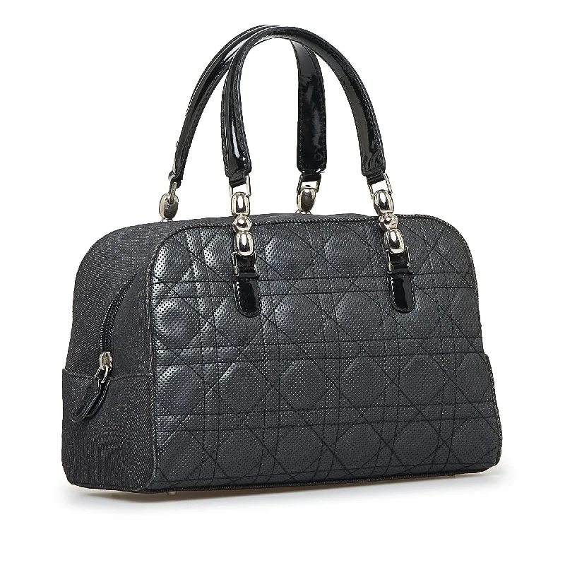 Christian Dior bags with a detachable coin purse insideDior Perforated Cannage Malice (1ayJqf)